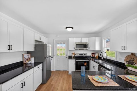 Tiny photo for 161 Sunrise Street, Appomattox, VA 24522 (MLS # 365535)