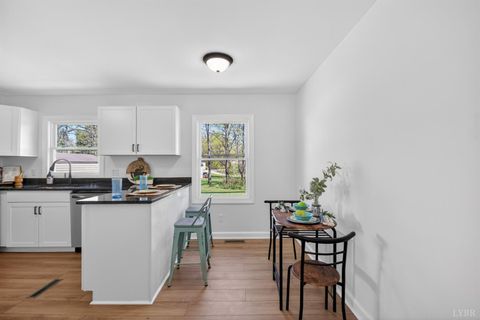 Tiny photo for 161 Sunrise Street, Appomattox, VA 24522 (MLS # 365535)