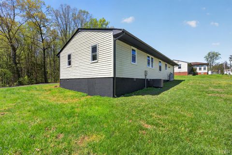 Tiny photo for 161 Sunrise Street, Appomattox, VA 24522 (MLS # 365535)