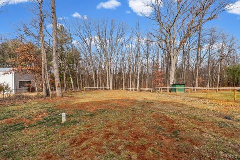Tiny photo for 150 Oak Grove Drive, Madison Heights, VA 24572 (MLS # 363857)