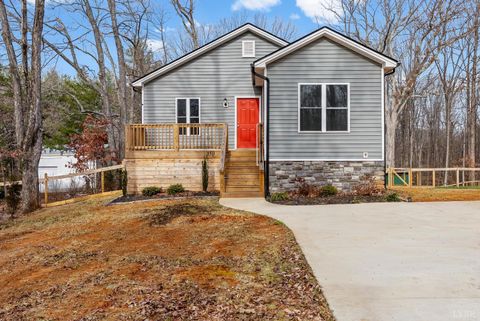 Photo of 150 Oak Grove Drive, Madison Heights, VA 24572 (MLS # 363857)