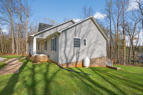 Tiny photo for 1722 Country Club Road Rd, Appomattox, VA 24522 (MLS # 365503)