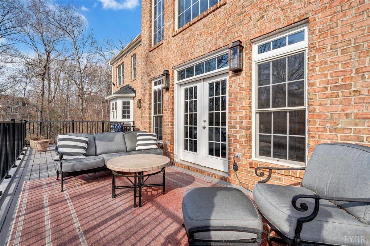 Lynchburg, Virginia 24503, United States, 5 Bedrooms Bedrooms, ,6 BathroomsBathrooms,Residential,Pending,89785