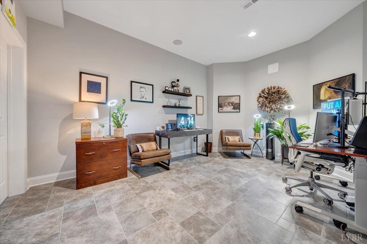 Lynchburg, Virginia 24503, United States, 5 Bedrooms Bedrooms, ,6 BathroomsBathrooms,Residential,Pending,89785