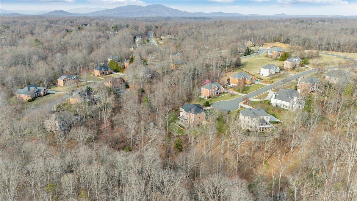 Lynchburg, Virginia 24503, United States, 5 Bedrooms Bedrooms, ,6 BathroomsBathrooms,Residential,Pending,89785