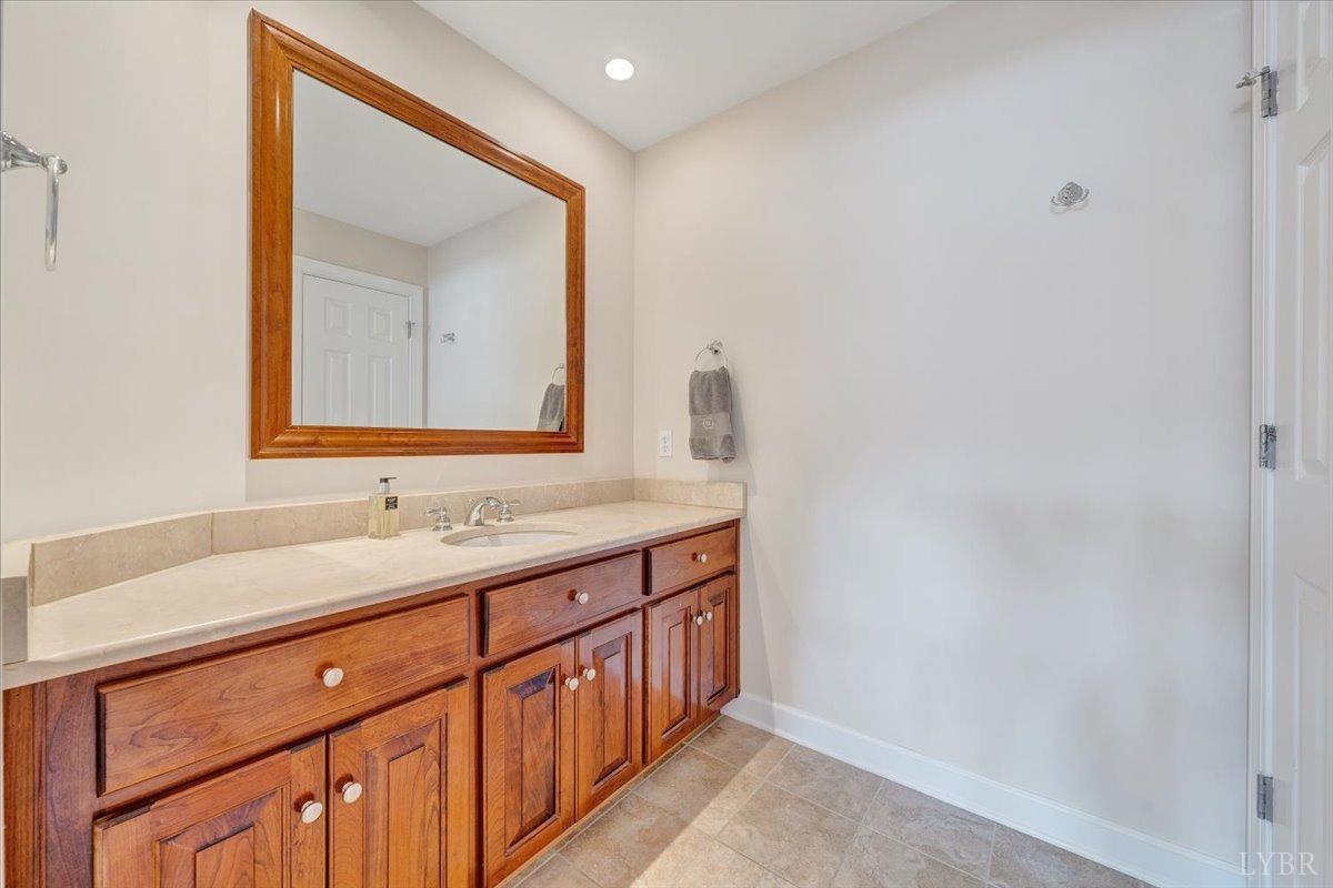 Lynchburg, Virginia 24503, United States, 5 Bedrooms Bedrooms, ,6 BathroomsBathrooms,Residential,Pending,89785