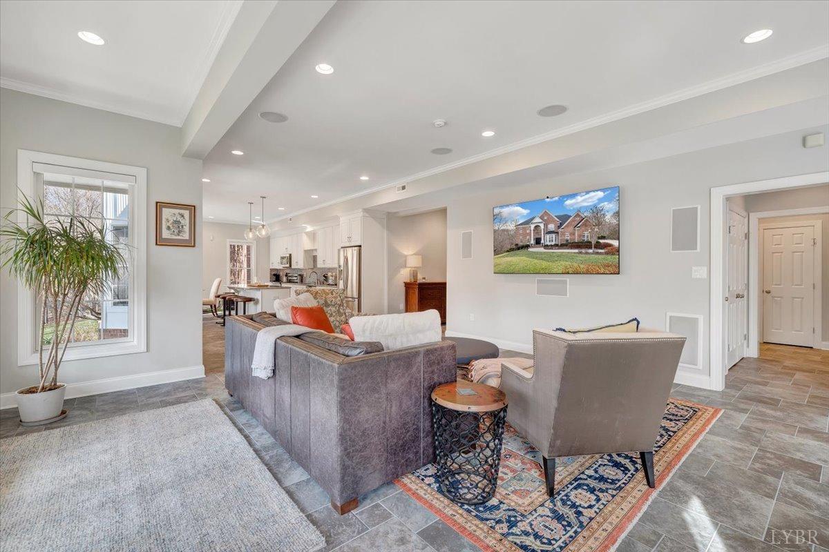 Lynchburg, Virginia 24503, United States, 5 Bedrooms Bedrooms, ,6 BathroomsBathrooms,Residential,Pending,89785