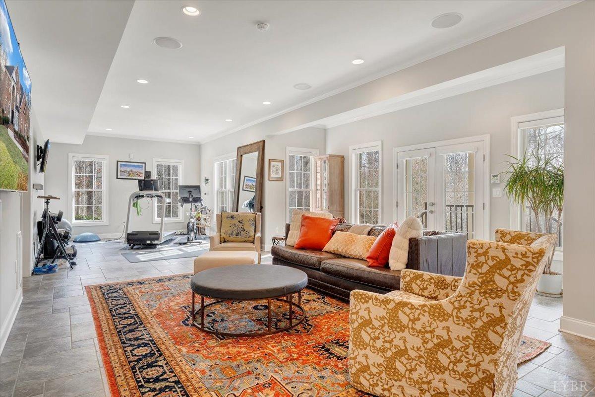 Lynchburg, Virginia 24503, United States, 5 Bedrooms Bedrooms, ,6 BathroomsBathrooms,Residential,Pending,89785