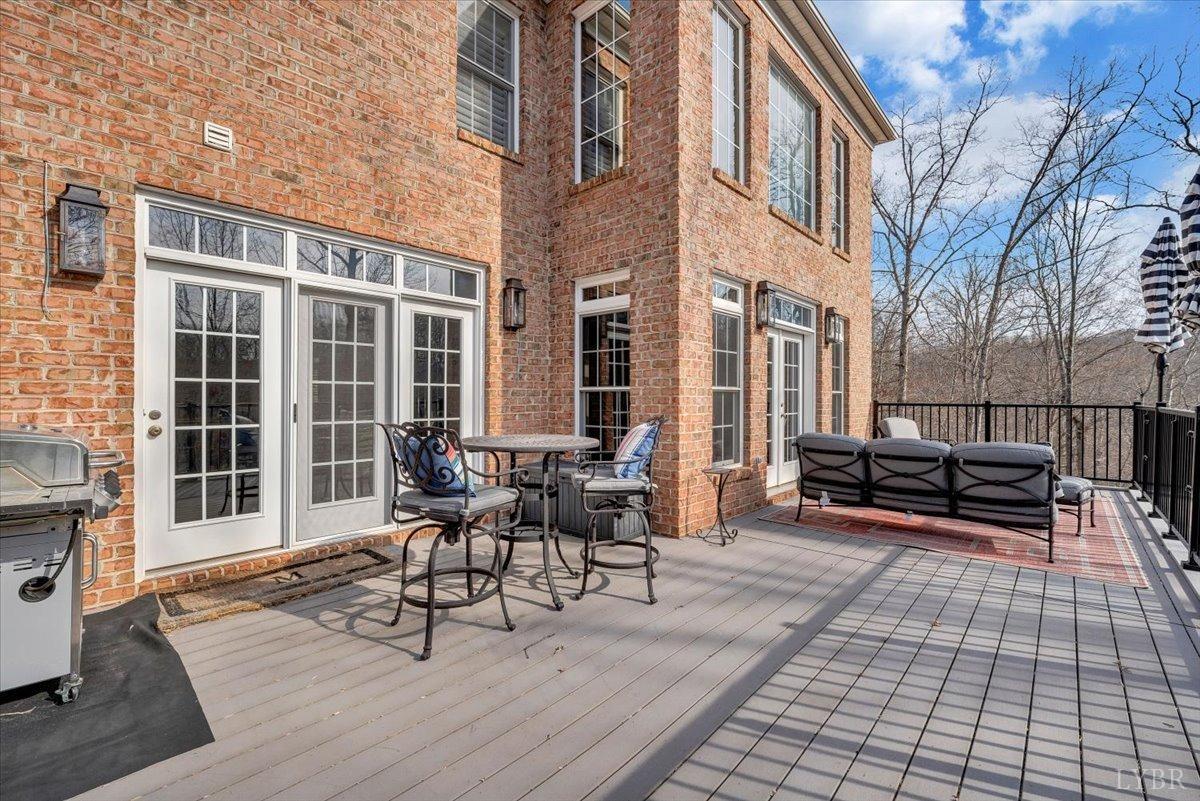 Lynchburg, Virginia 24503, United States, 5 Bedrooms Bedrooms, ,6 BathroomsBathrooms,Residential,Pending,89785