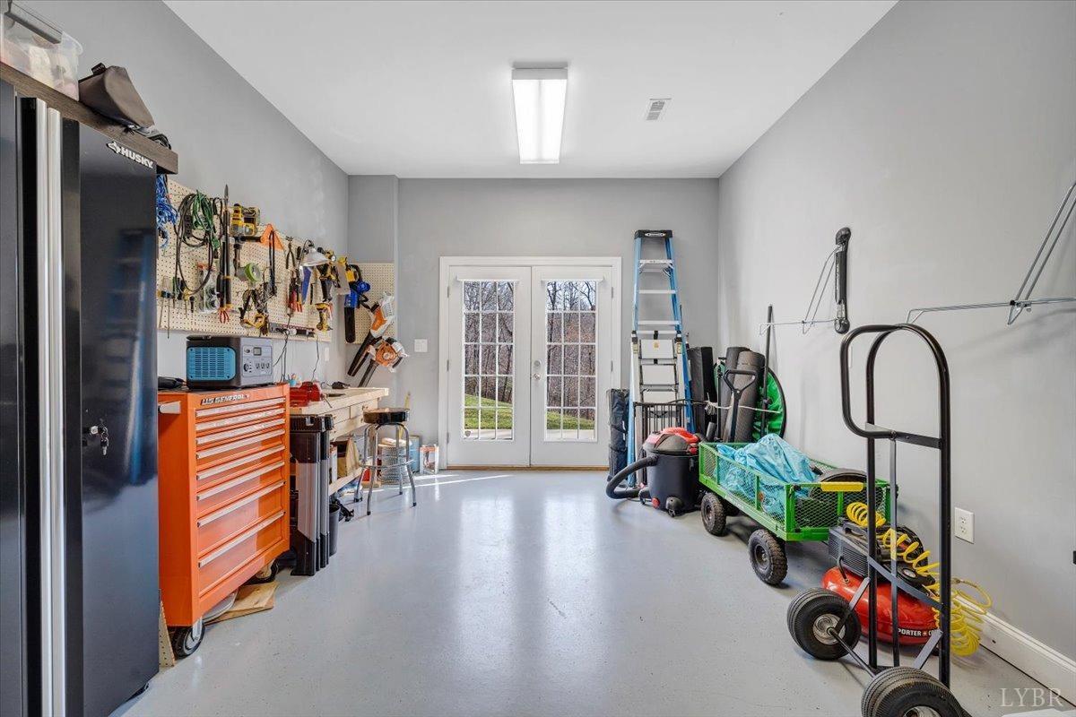 Lynchburg, Virginia 24503, United States, 5 Bedrooms Bedrooms, ,6 BathroomsBathrooms,Residential,Pending,89785