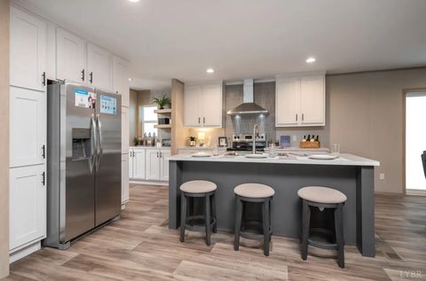 Tiny photo for 2730 Confederate Avenue, Lynchburg, VA 24501 (MLS # 363671)