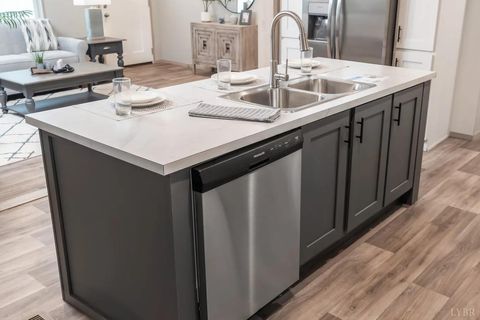 Tiny photo for 2730 Confederate Avenue, Lynchburg, VA 24501 (MLS # 363671)