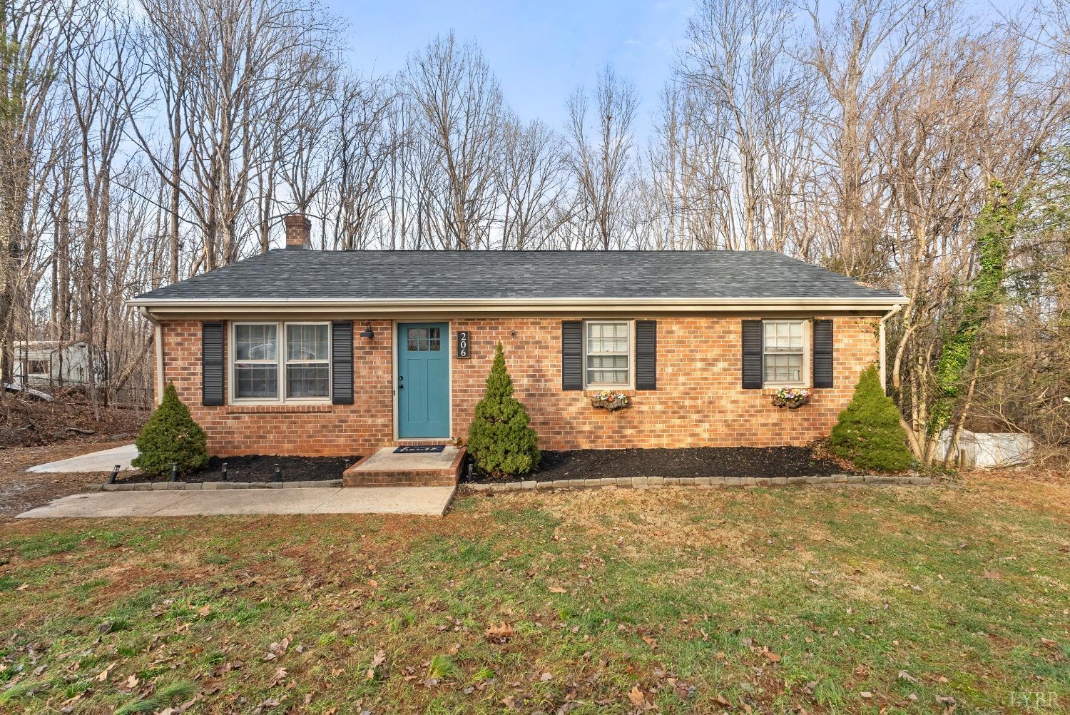 206 Simsbury Lane, Forest, Virginia image 2