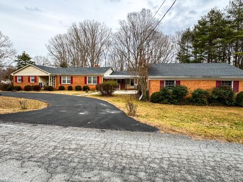 Photo of 88 Jean Place, Lynchburg, VA 24502 (MLS # 363849)