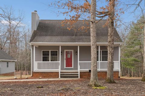 Photo of 2064 Parker Road, Bedford, VA 24523 (MLS # 364838)