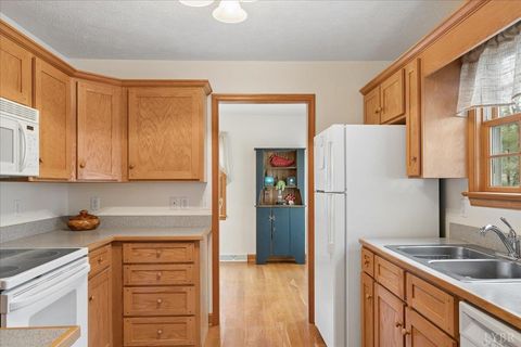 Tiny photo for 2064 Parker Road, Bedford, VA 24523 (MLS # 364838)