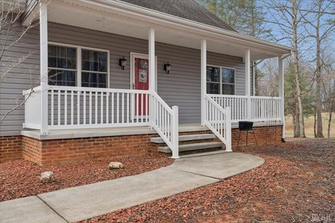 Tiny photo for 2064 Parker Road, Bedford, VA 24523 (MLS # 364838)