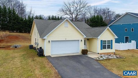 Tiny photo for 147 W STRATFORD PL Pl, Madison Heights, VA 24572 (MLS # 365032)