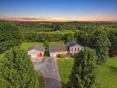 Homes For Sale - 108 Piccadilly Court<br/> Bedford County, Goode, VA 24556