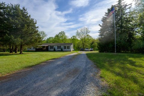 Tiny photo for 1122 Walnut Springs Drive, Bedford, VA 24523 (MLS # 365307)