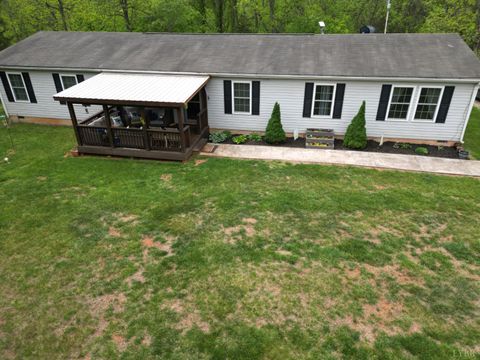 Tiny photo for 1122 Walnut Springs Drive, Bedford, VA 24523 (MLS # 365307)