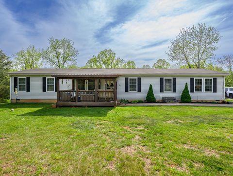 Tiny photo for 1122 Walnut Springs Drive, Bedford, VA 24523 (MLS # 365307)