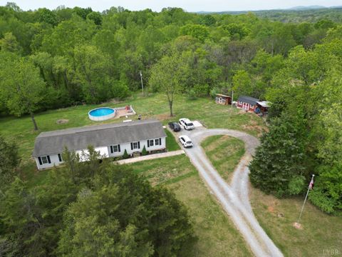 Tiny photo for 1122 Walnut Springs Drive, Bedford, VA 24523 (MLS # 365307)