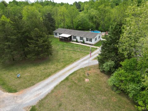 Photo of 1122 Walnut Springs Drive, Bedford, VA 24523 (MLS # 365307)