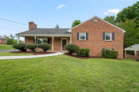 Homes For Sale - 2708 Farmington Place<br/> Lynchburg, VA 24503