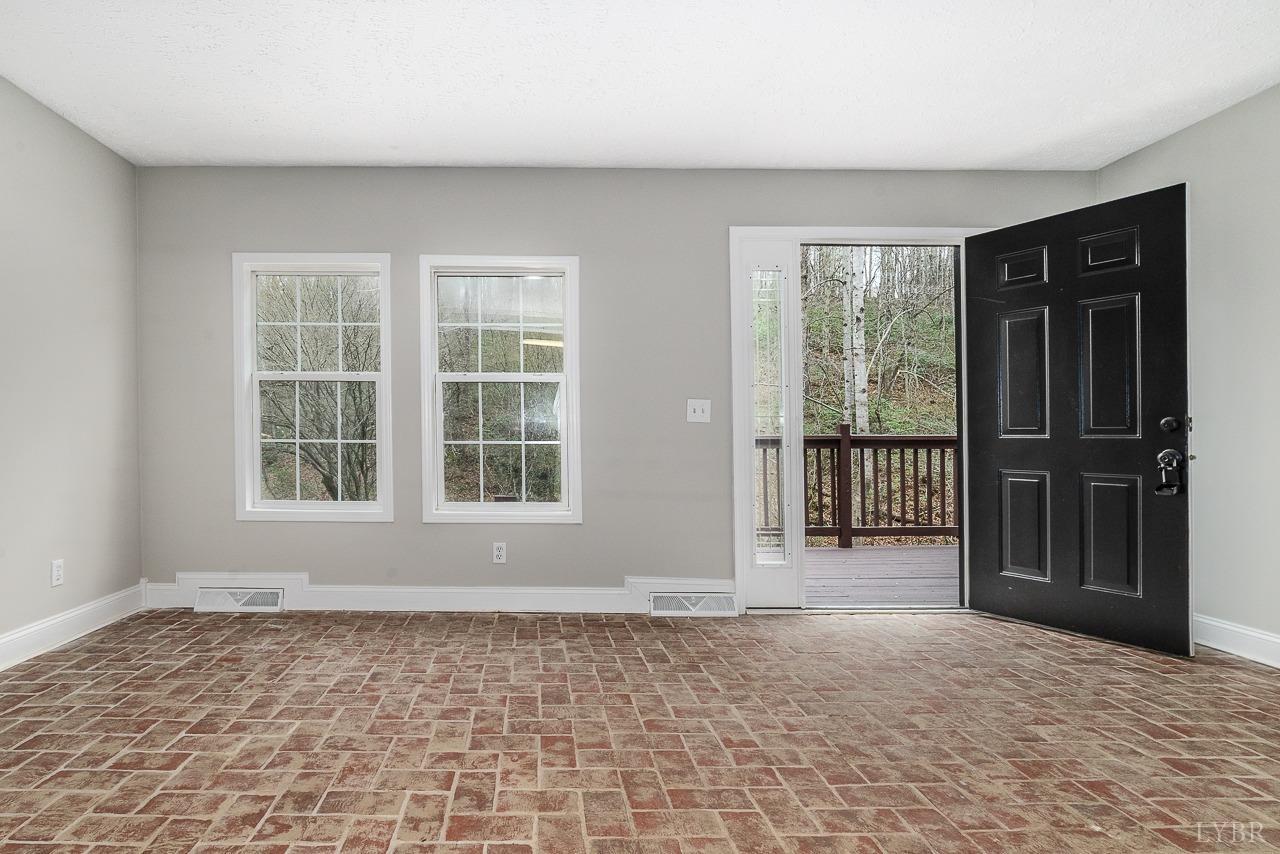 108 Trapper Lane, Vinton, Virginia image 11