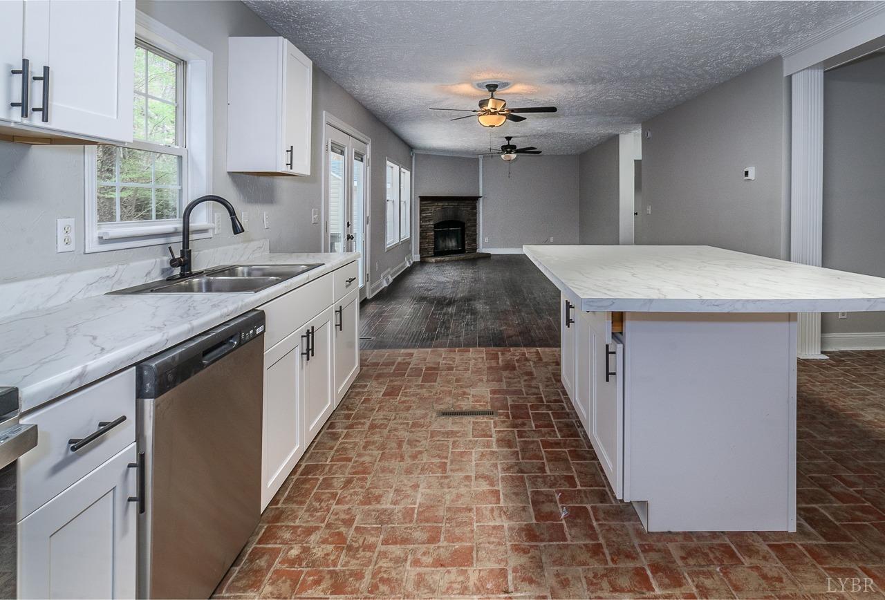 108 Trapper Lane, Vinton, Virginia image 14
