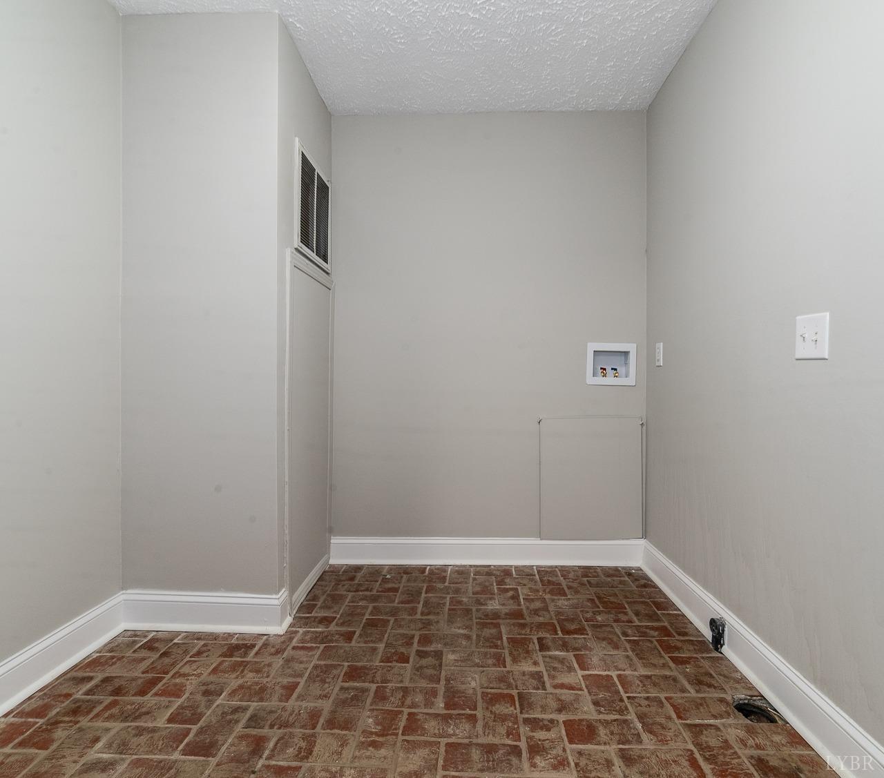 108 Trapper Lane, Vinton, Virginia image 33