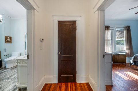 Tiny photo for 405 Yeardley Avenue, Lynchburg, VA 24501 (MLS # 366576)