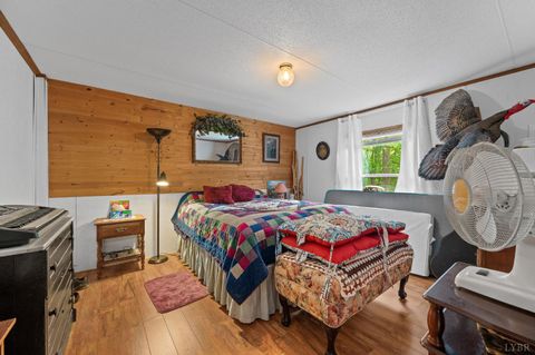 Tiny photo for 142 Micklem Ln Ln, Shipman, VA 22971 (MLS # 366107)