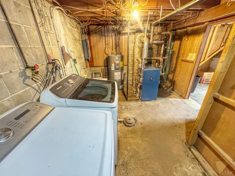 Tiny photo for 400 Arlington Street, Lynchburg, VA 24503 (MLS # 365104)