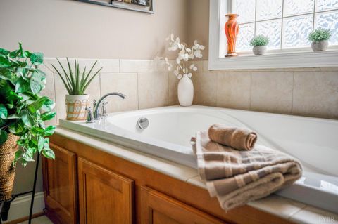 Tiny photo for 2175 Colby Drive, Forest, VA 24551 (MLS # 364728)