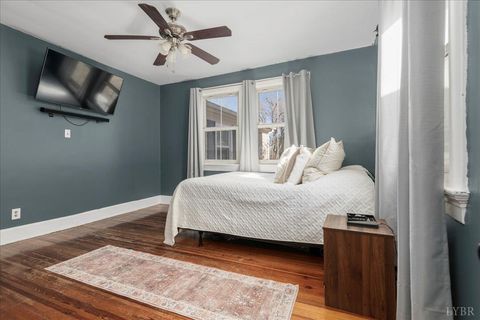 Tiny photo for 525 Monticello Avenue, Lynchburg, VA 24501 (MLS # 364157)