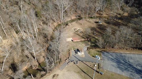 Tiny photo for 525 Monticello Avenue, Lynchburg, VA 24501 (MLS # 364157)