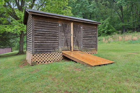 Tiny photo for 720 Vine Street, Bedford, VA 24523 (MLS # 366425)