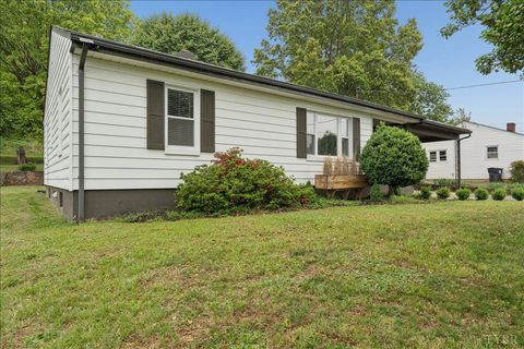 Tiny photo for 720 Vine Street, Bedford, VA 24523 (MLS # 366425)