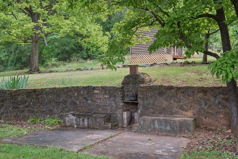 Tiny photo for 720 Vine Street, Bedford, VA 24523 (MLS # 366425)