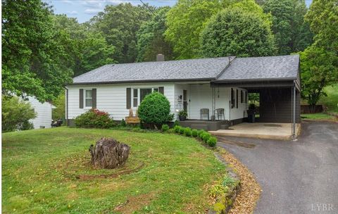 Tiny photo for 720 Vine Street, Bedford, VA 24523 (MLS # 366425)