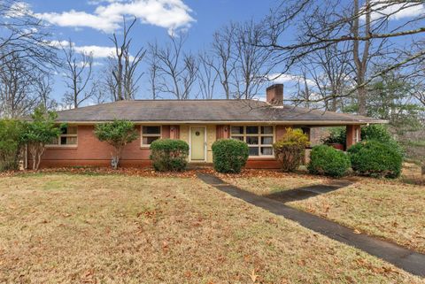 Photo of 2134 Woodcrest Drive, Lynchburg, VA 24503 (MLS # 363707)