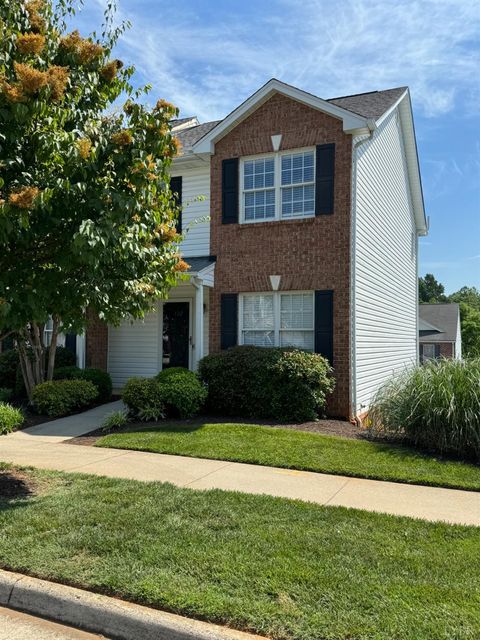 Photo of 732 Wyndhurst Drive, Lynchburg, VA 24502 (MLS # 362945)