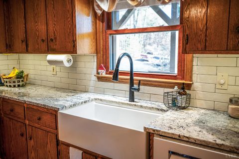 Tiny photo for 1024 Beaver Creek Crossing Xing, Lynchburg, VA 24501 (MLS # 364068)