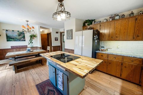 Tiny photo for 1024 Beaver Creek Crossing Xing, Lynchburg, VA 24501 (MLS # 364068)