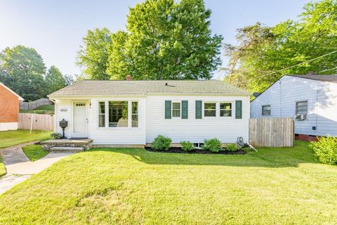 Photo of 4604 greenwood Drive, Lynchburg, VA 24502 (MLS # 366773)