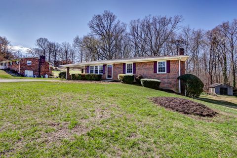 Tiny photo for 303 Grove Street, Hurt, VA 24563 (MLS # 364952)
