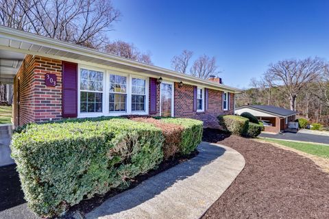Tiny photo for 303 Grove Street, Hurt, VA 24563 (MLS # 364952)