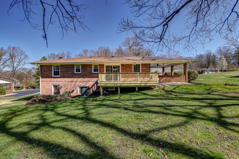Tiny photo for 303 Grove Street, Hurt, VA 24563 (MLS # 364952)